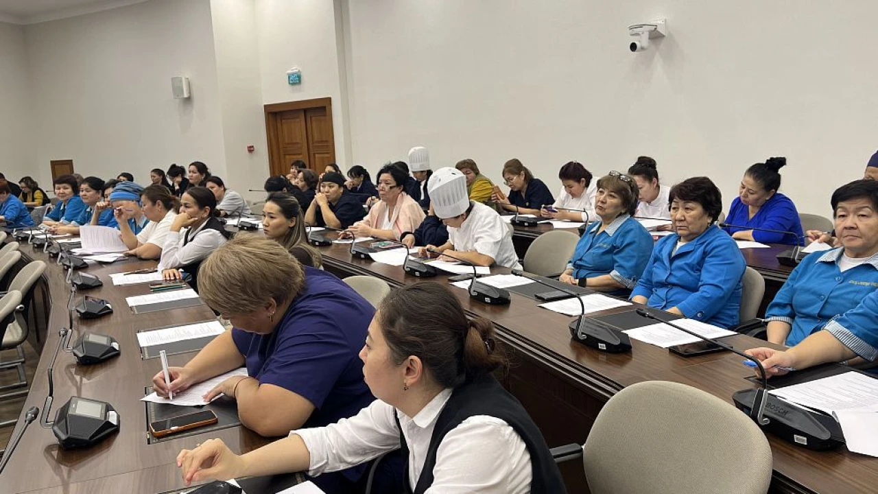 Кәсіпорында санитариялық-гигиеналық оқыту бойынша семинар өткізілді 